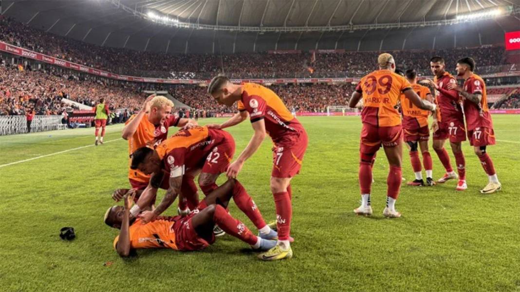 Boş bir koltuk bile kalmadı! Son 16 maçını kaybetmeyen Galatasaray şampiyonluk maçına çıkıyor 1